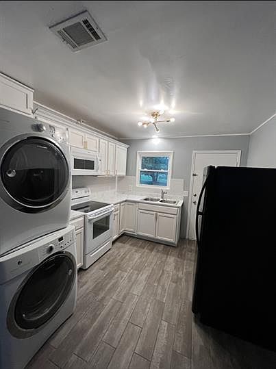 1st image of 305 E Walnut Ave #15406283
