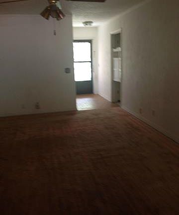 4th image of 3504 Medina Ave
