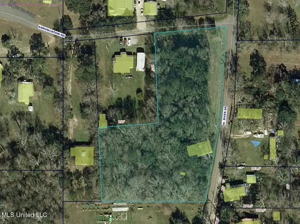 16061 W River Dr, Kiln, MS 39556