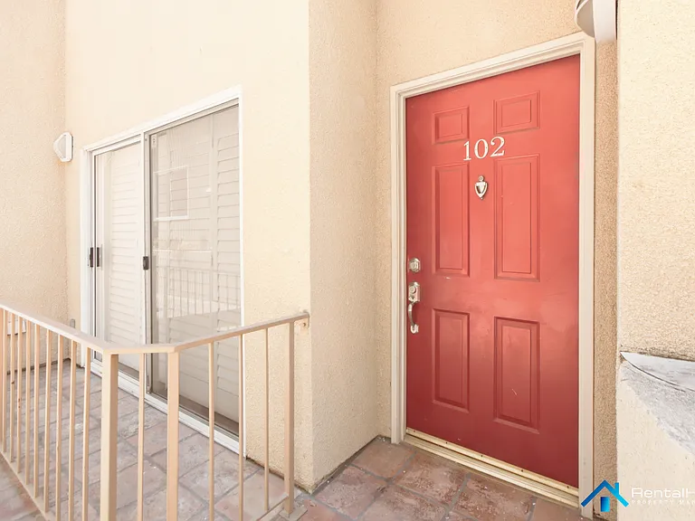 4139 Cahuenga Blvd #102 — Photo 2