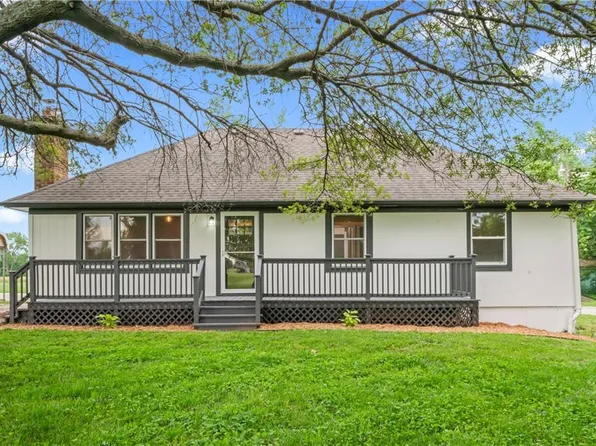 10601 E 227th St, Peculiar, MO 64078