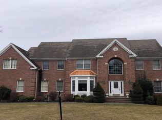 13 Inwood Ter, Fairfield, NJ 07004