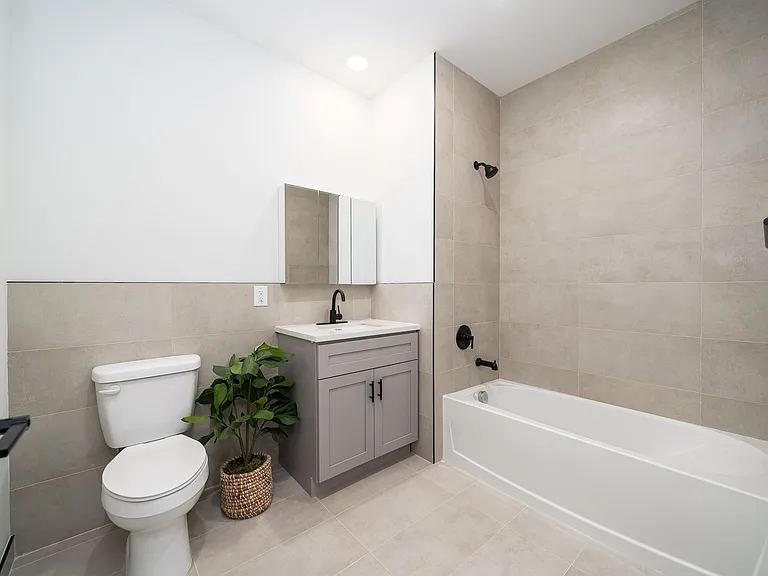 224 Garfield Ave #B — Photo 8