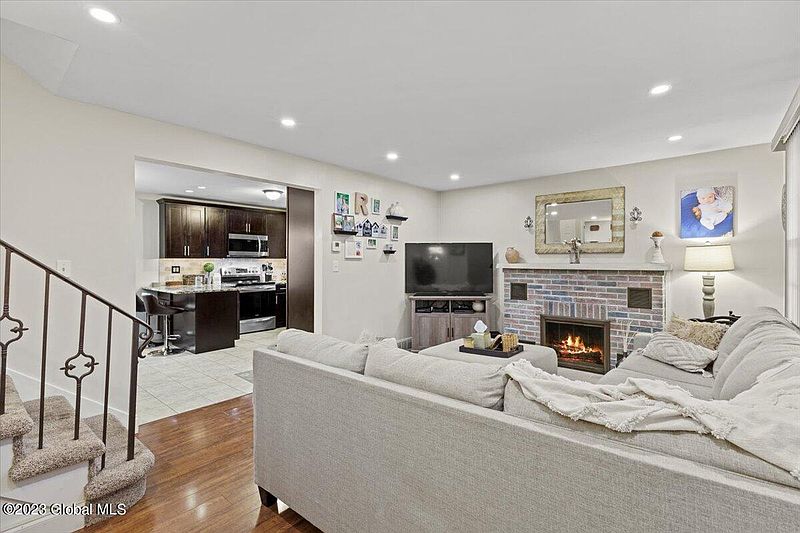 2nd image of 1402 Lawn Avenue
