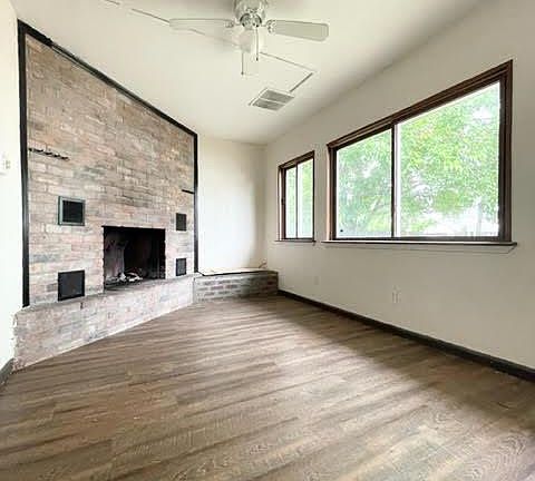 4th image of 875 Woodsdale Ave