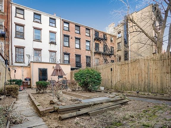 5th image of 217 Dekalb Ave