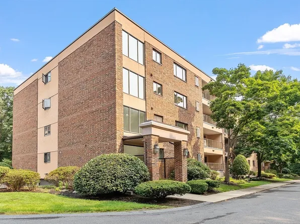 9 Ledgewood Way APT 18, Peabody, MA 01960