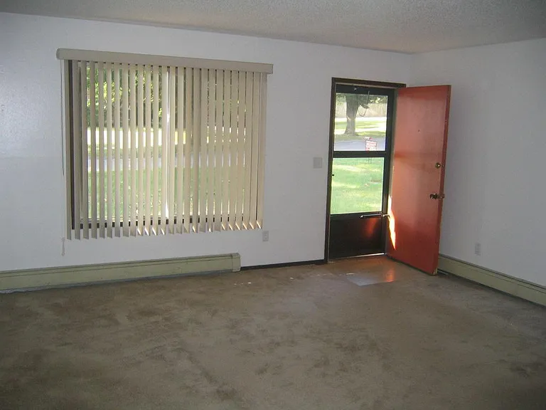 832 Oakcrest St #8 — Photo 3