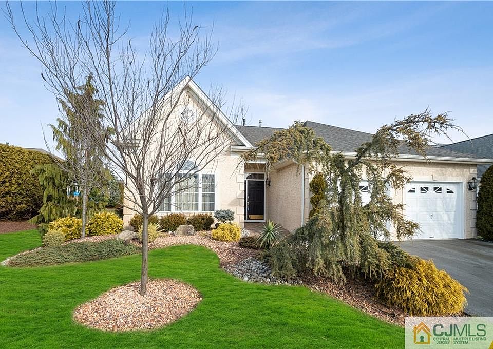 1st image of 18 Glen Eagles Way