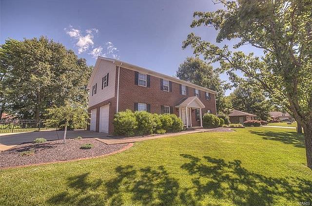 1st image of 305 Dogwood Ct