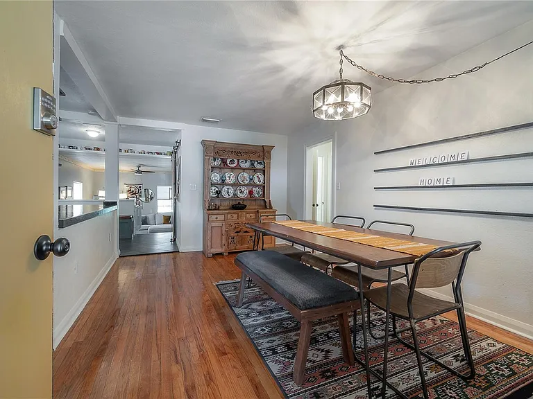 4107 N Seminole Ave — Photo 4