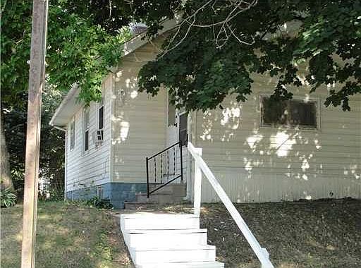 896 12th St NE - For Rent