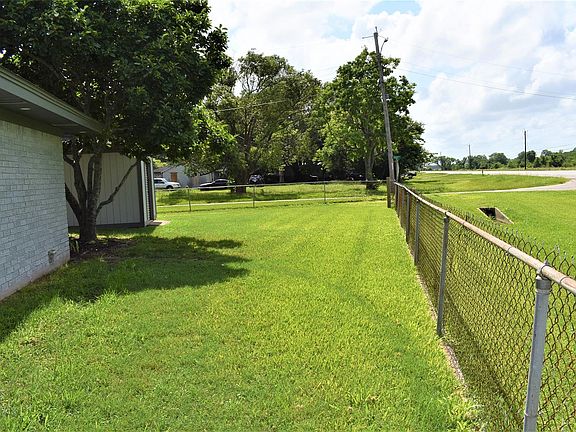 4th image of 102 Meadow Ln