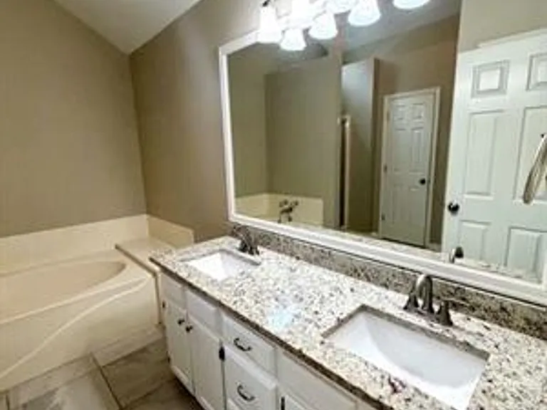 4126 Stumberg Ln — Photo 13