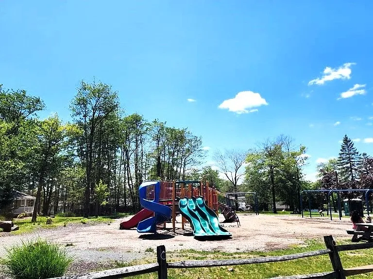 1140 Country Place Dr — Photo 36