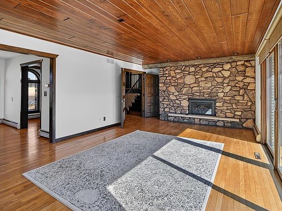 4th image of 2695 Gaston Road