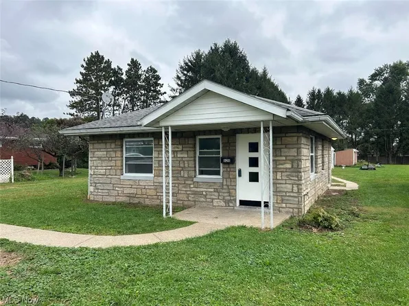 828 Belrock Ave, Belpre, OH 45714