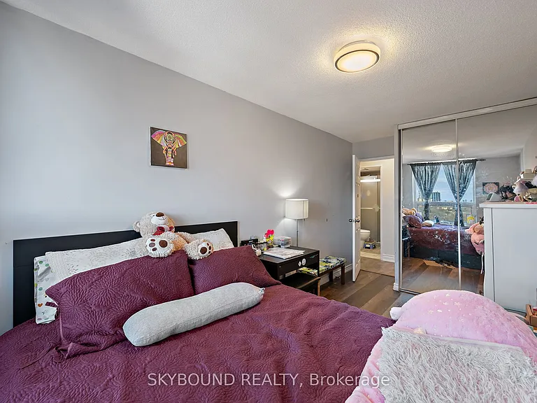 15 La Rose Ave #1510 — Photo 8
