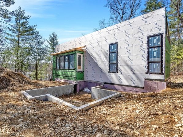 56 Seymour St, Concord, MA 01742
