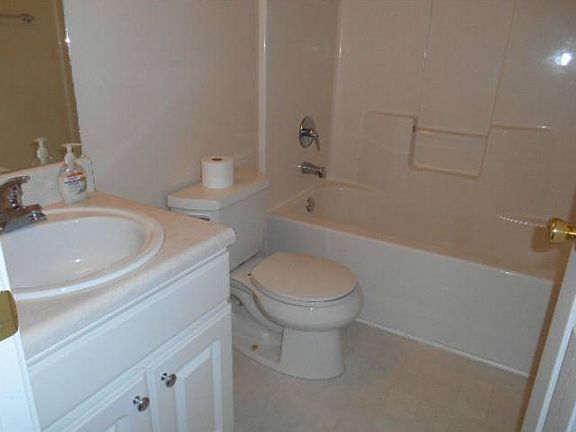 5th image of 322 Rosewood Ln