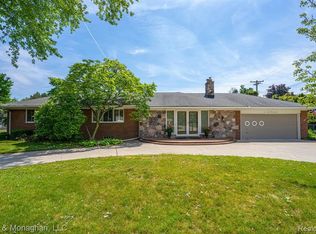 11 Willison Rd, Grosse Pointe Shores, MI 48236