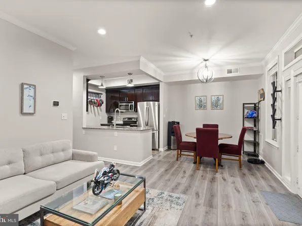 1355 Garden Wall Cir #712, Reston, VA 20194