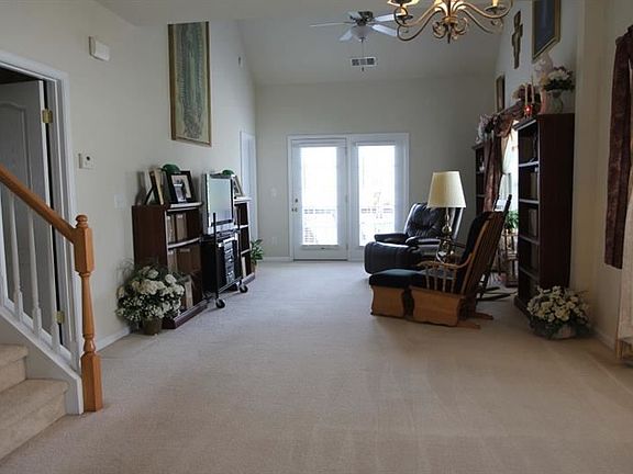 3rd image of 2428 Suwanee Pointe Dr