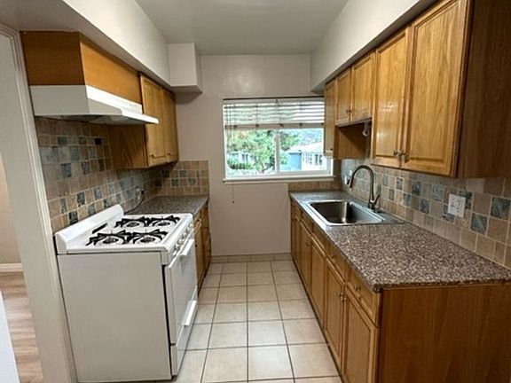 3rd image of 2205 Mira Vista Ave