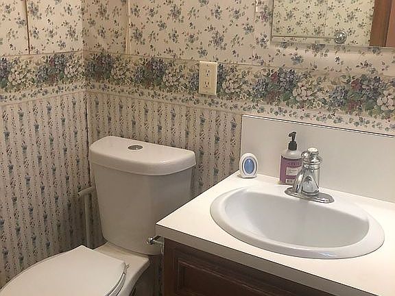 4th image of 1010 W Fairview Dr