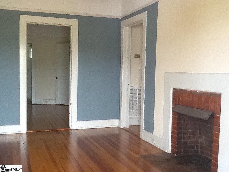 2nd image of 16 Little St