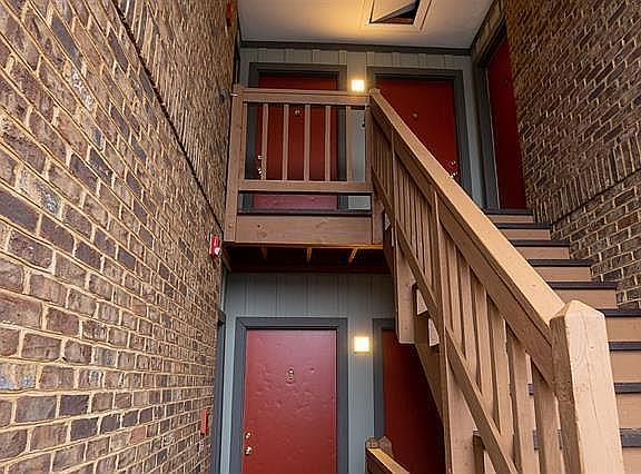 3rd image of 827 Claytor Sq