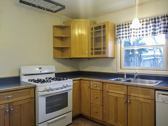 4th image of 665 E Jewett Blvd