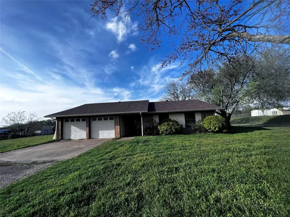 2102 Hill Top Cir, Weatherford, TX 76085