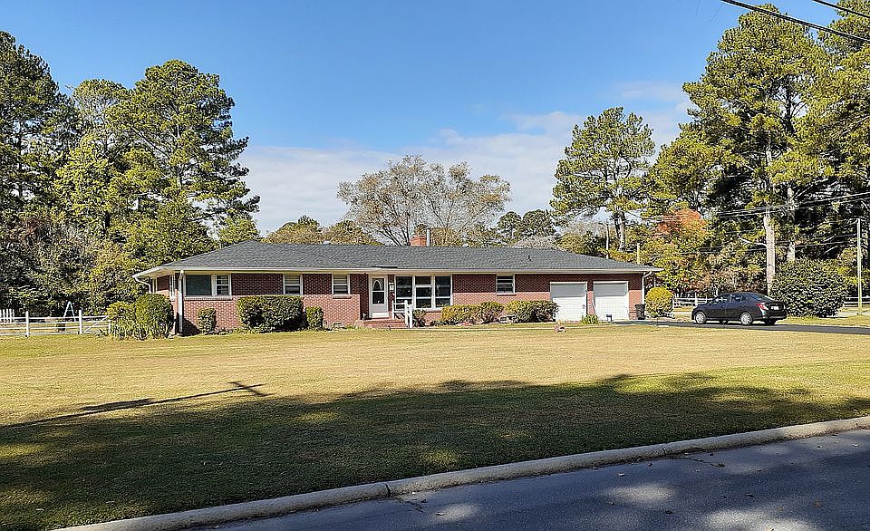 1st image of 1612 Clarksville Dr