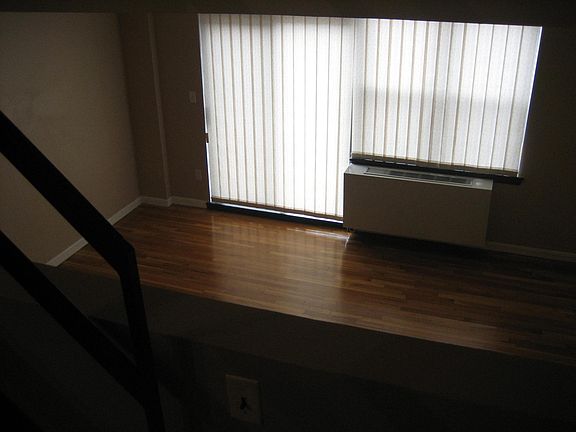 4th image of 135 Zoe St