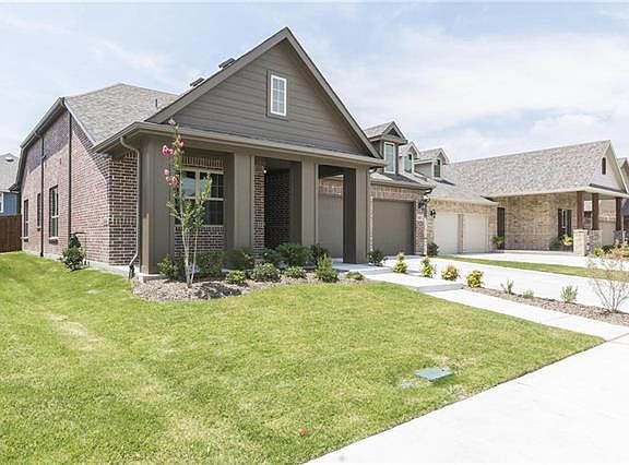 2nd image of 828 Hayden Ln