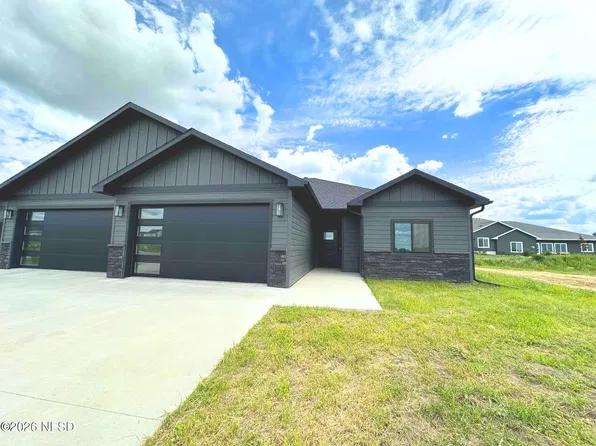683 Kaylee Ct, Watertown, SD 57201