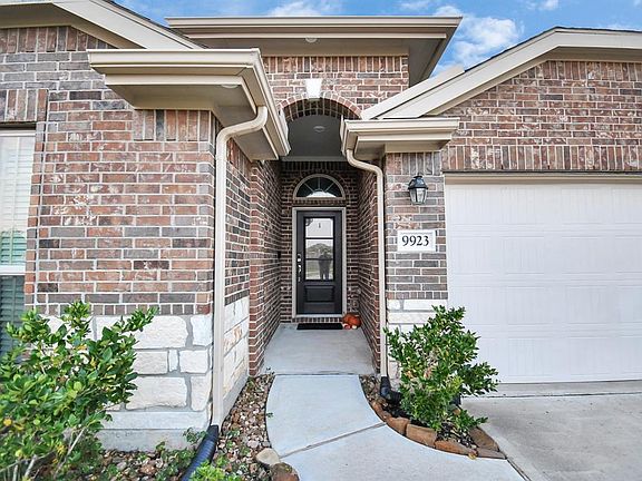 4th image of 9923 Willow Crown Lane