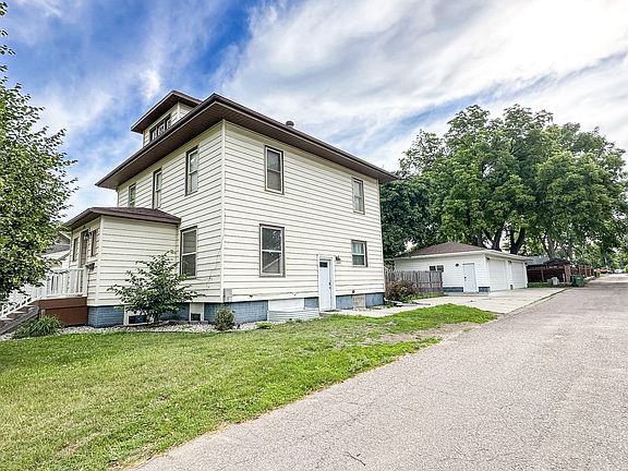 3rd image of 614 7th Ave
