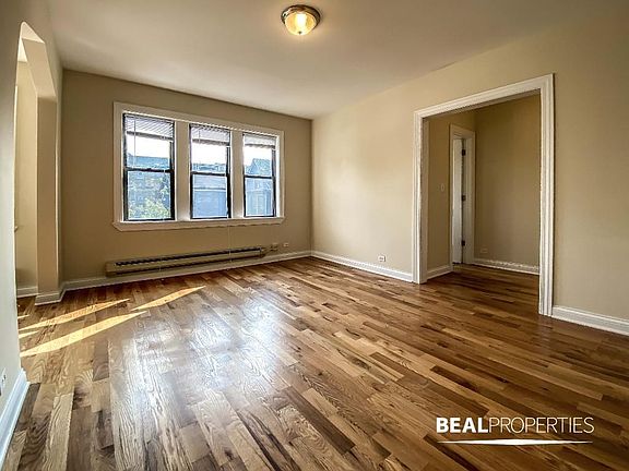 2nd image of 4737 N Hermitage Ave #416