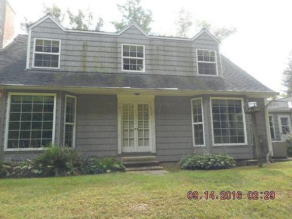4th image of 215 Stonegate Cir