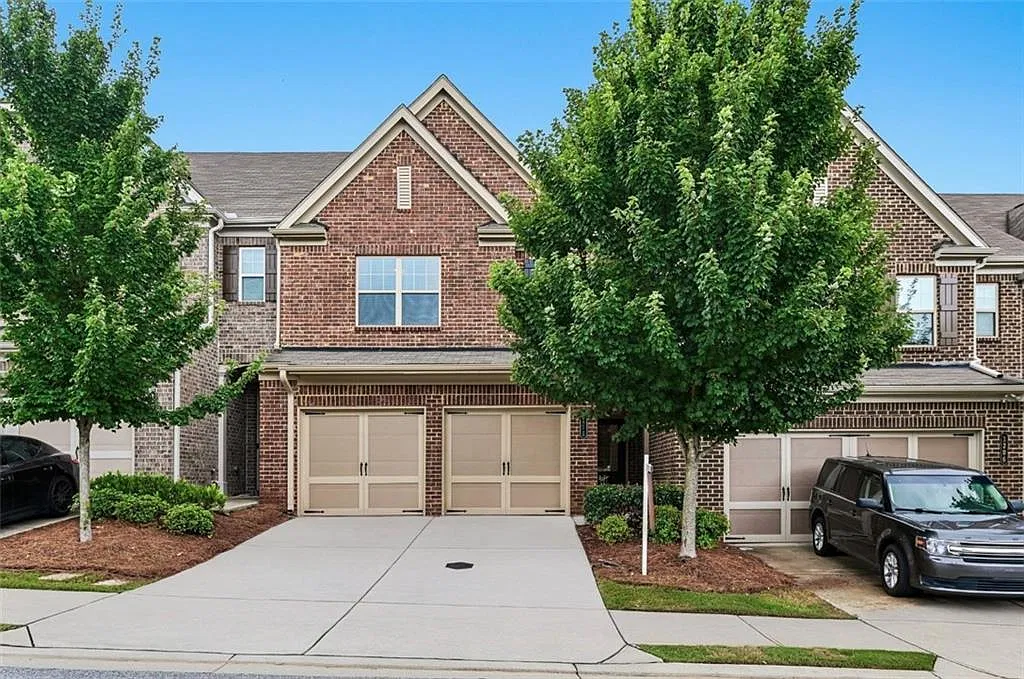 3 bed, 2.5 bath, 1996 sqft, $2,100 — Photo 1