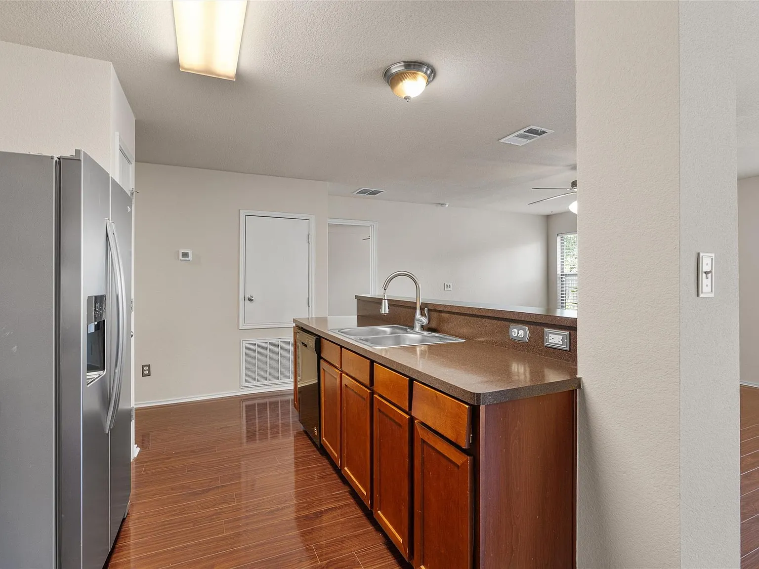 3 bed, 2.0 bath, 1263 sqft, $1,750 — Photo 4