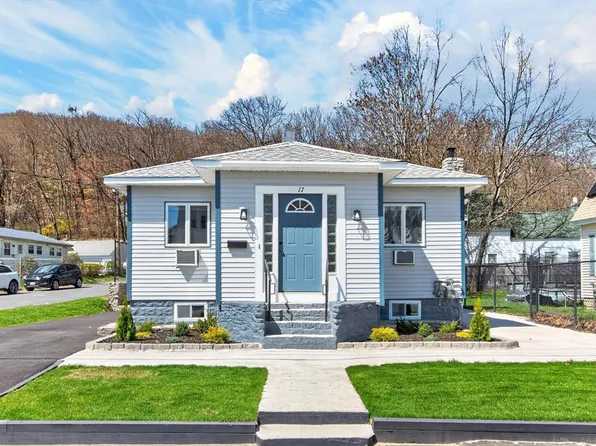 17 Hazel St, Fitchburg, MA 01420