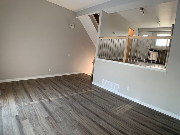 5th image of 104 Almond Cres
