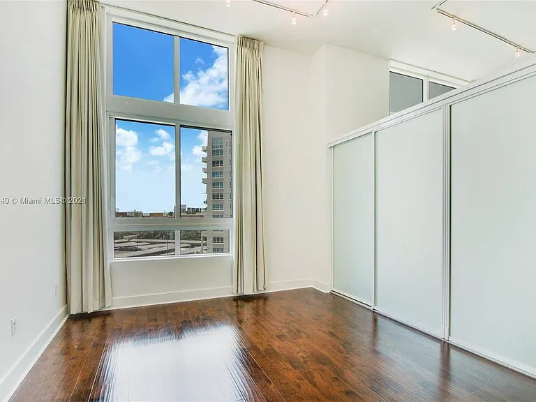 1900 N Bayshore Dr #912 — Photo 5