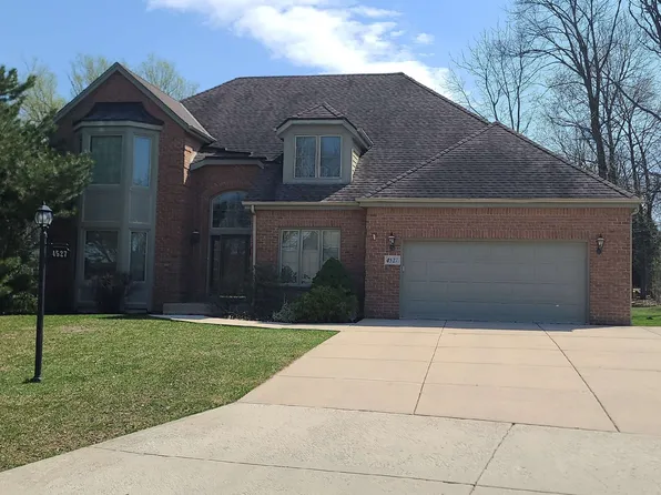 4527 S Foxwood Blvd, Greenfield, WI 53228