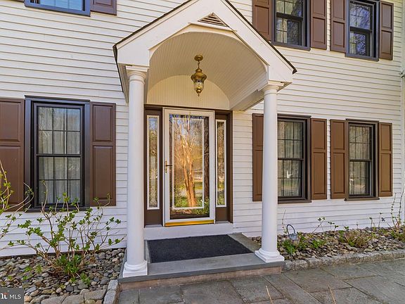 2nd image of 8 Locke Ct