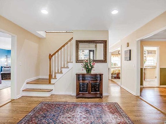 3rd image of 5 Carol Ct