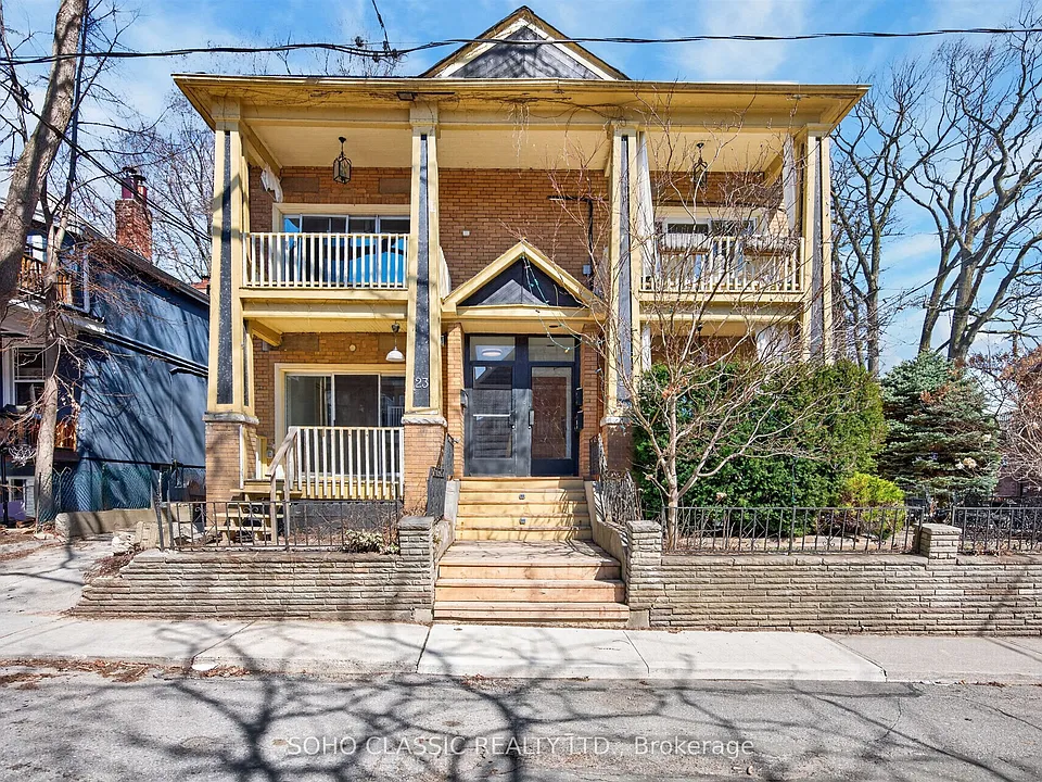 23 Fernwood Park Ave #MAIN FLOOR
